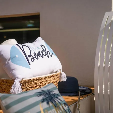 La With Stalactite Cave And Pool Bar *