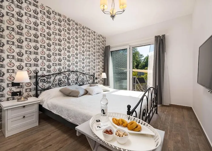 La With Stalactite Cave And Pool Bar Villa Pula