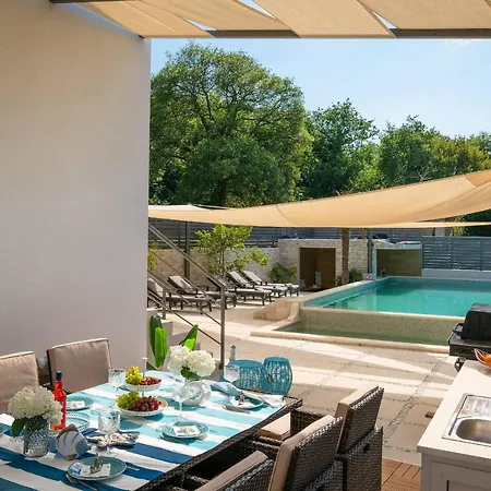 La With Stalactite Cave And Pool Bar Вілла Пула