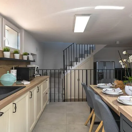 La With Stalactite Cave And Pool Bar Пула