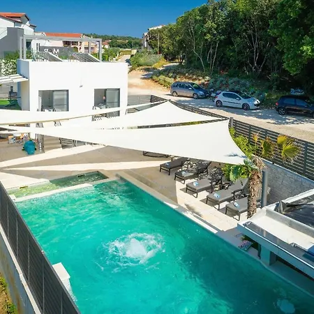 La With Stalactite Cave And Pool Bar *