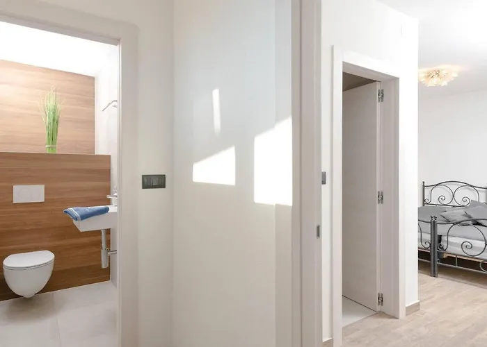 La With Stalactite Cave And Pool Bar