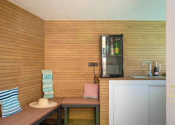 La With Stalactite Cave And Pool Bar