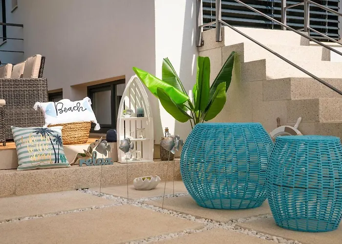 Vila La With Stalactite Cave And Pool Bar