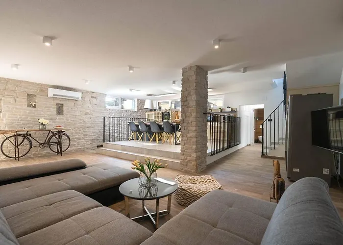 La With Stalactite Cave And Pool Bar * Pula