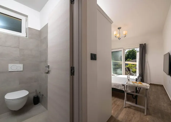 Vila La With Stalactite Cave And Pool Bar