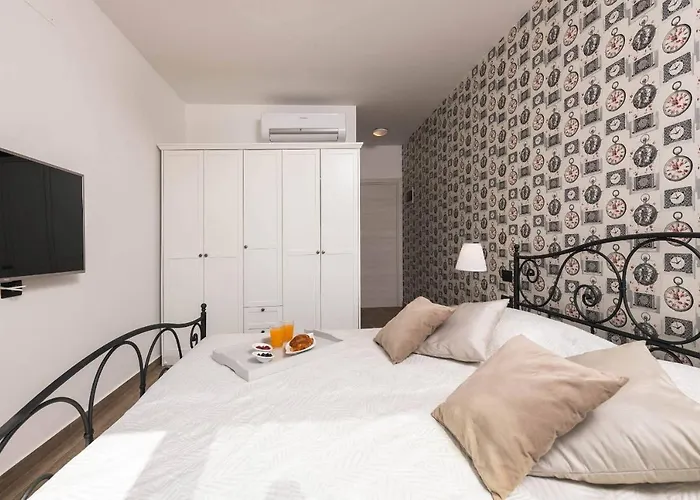 La With Stalactite Cave And Pool Bar Vila *