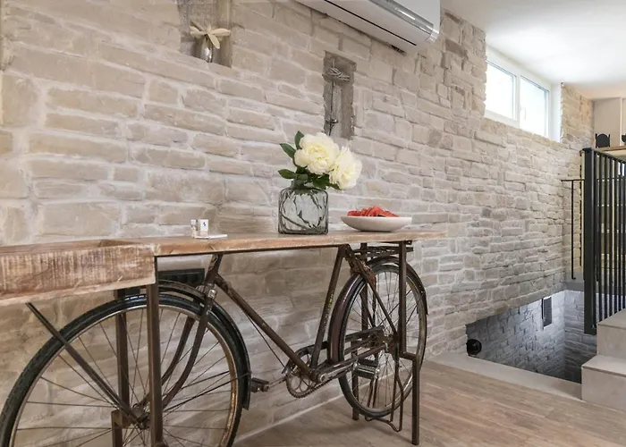 Vila La With Stalactite Cave And Pool Bar