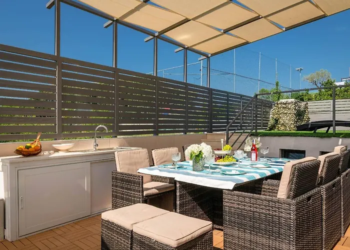 La With Stalactite Cave And Pool Bar Vila *