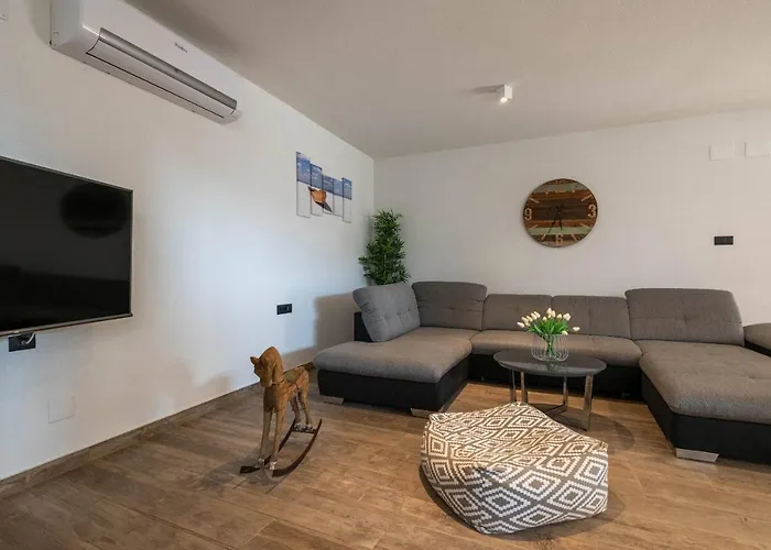 Vila La With Stalactite Cave And Pool Bar