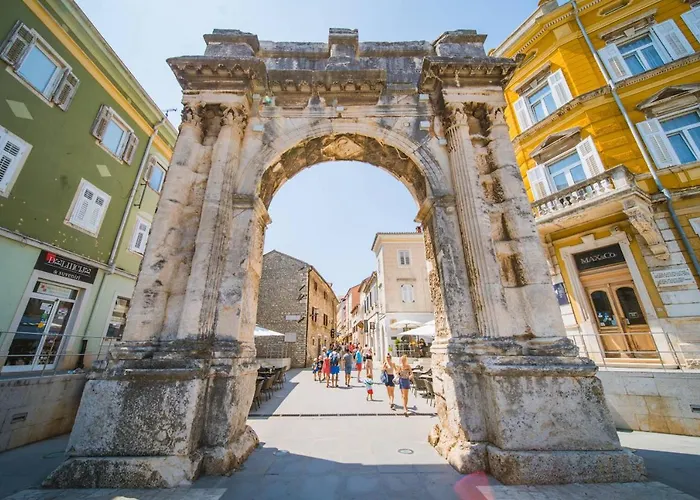 La With Stalactite Cave And Pool Bar Vila