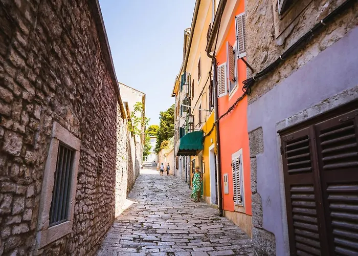 Vila La With Stalactite Cave And Pool Bar