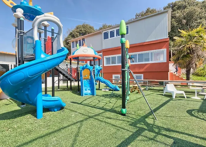 La With Stalactite Cave And Pool Bar