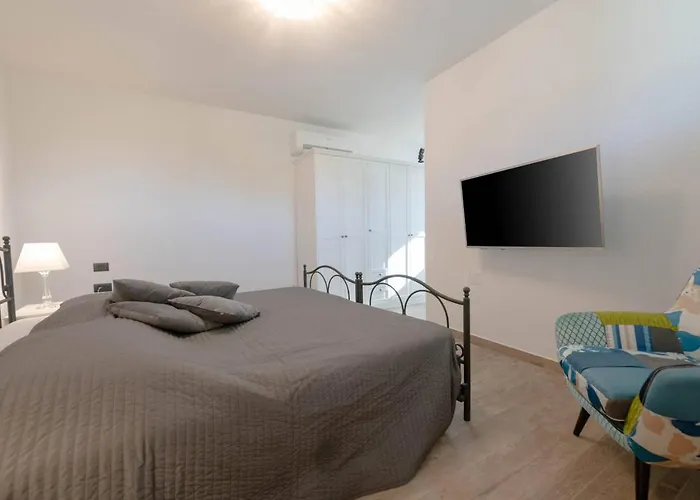 La With Stalactite Cave And Pool Bar