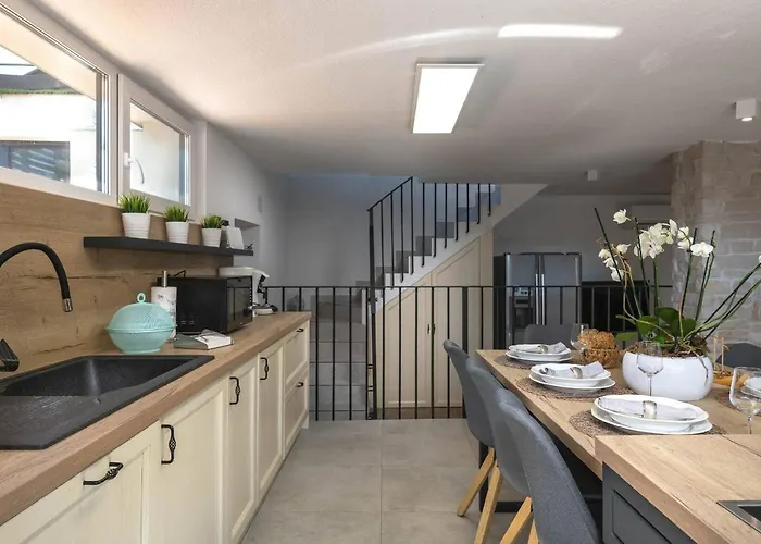 La With Stalactite Cave And Pool Bar Pula